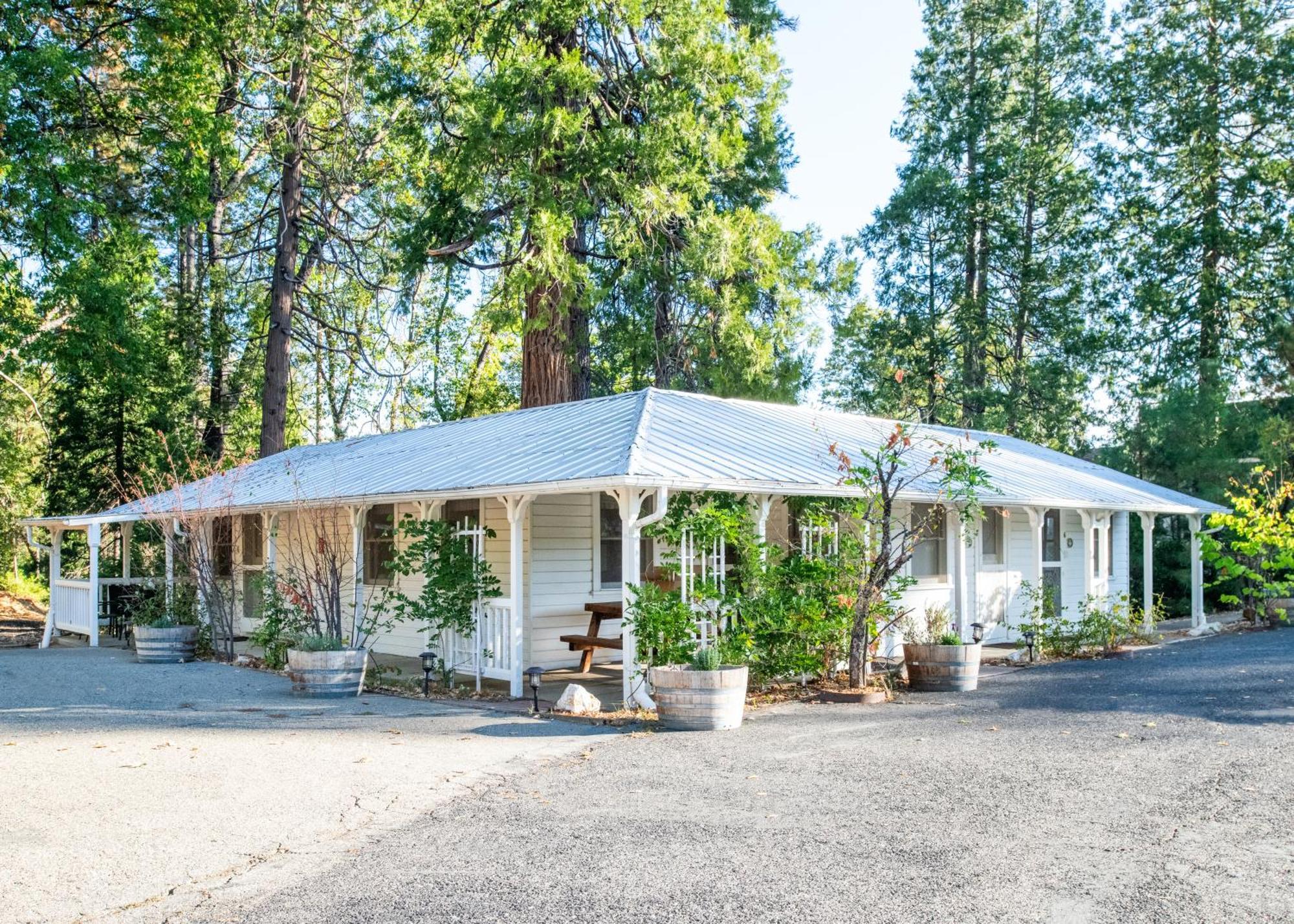 Inn At Sugar Pine Ranch โกรฟแลนด์ ภายนอก รูปภาพ
