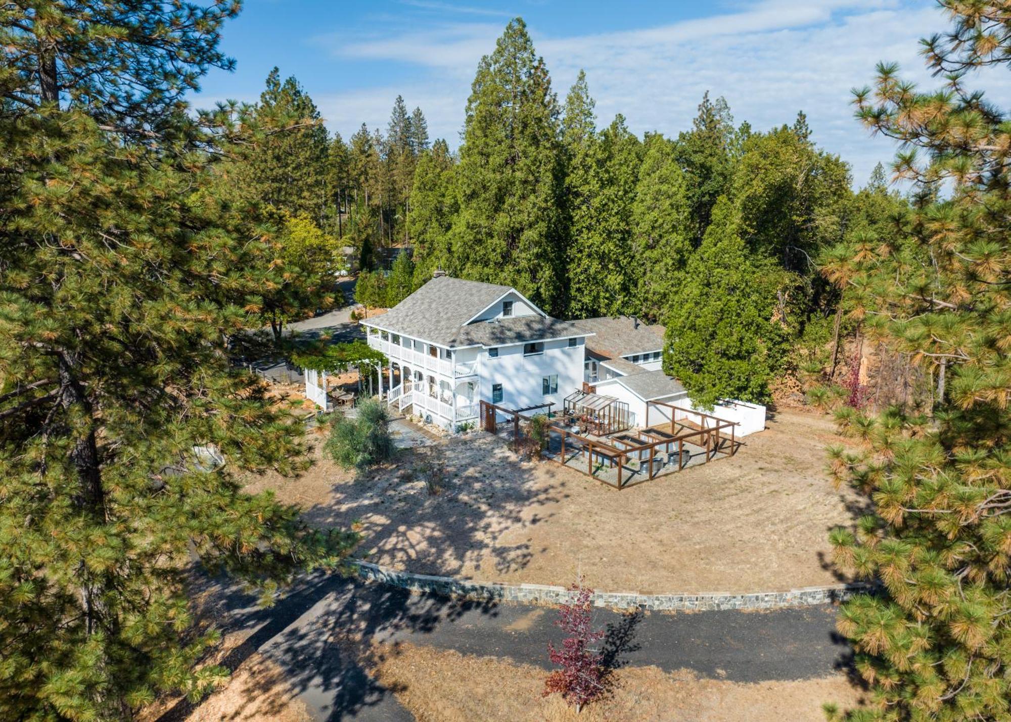 Inn At Sugar Pine Ranch โกรฟแลนด์ ภายนอก รูปภาพ